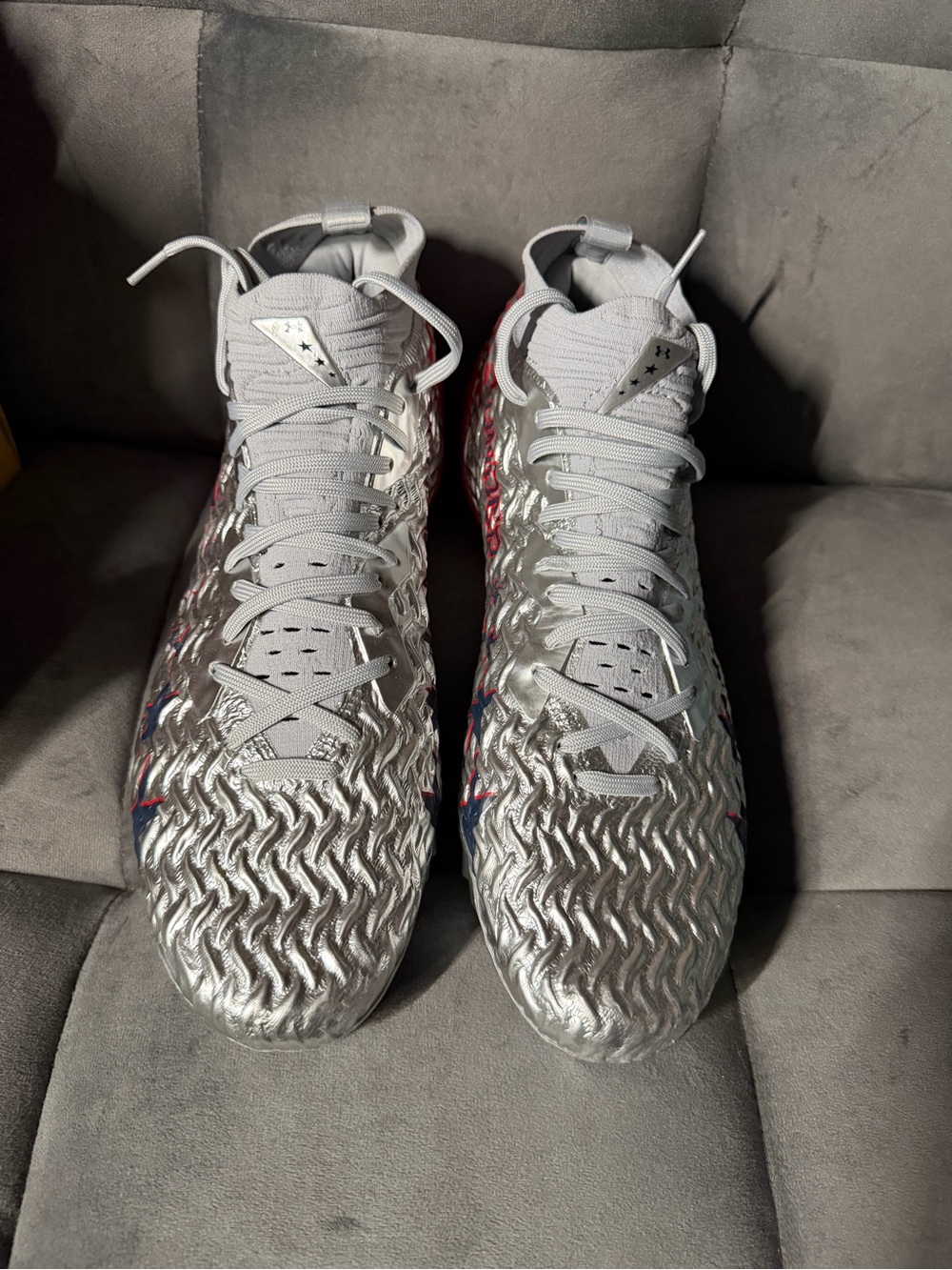 Under Armour UA Spotlight Pro USA Football Cleats 3028201-099 Silver/Red Sz 12